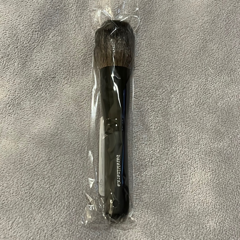 BareMinerals Full Flawless Face Brush